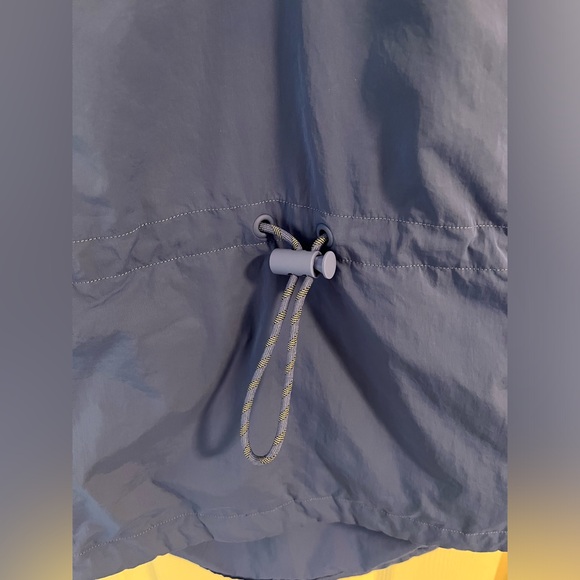 Lululemon Evergreen Anorak size 2 - Picture 3 of 7